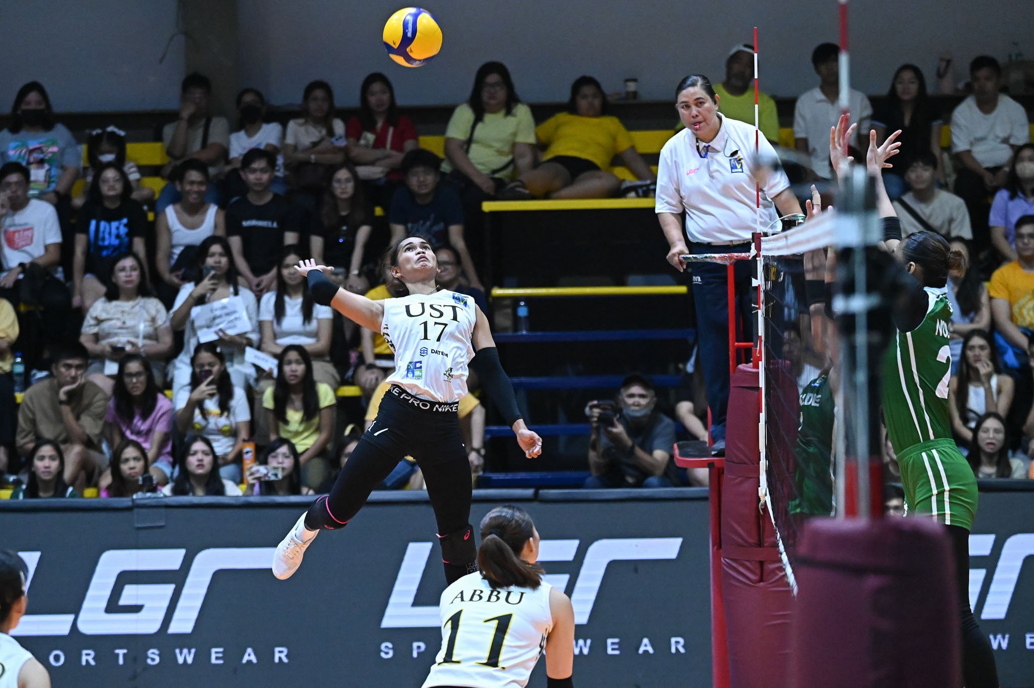 UST spikers clip Saint Benilde in V-League
